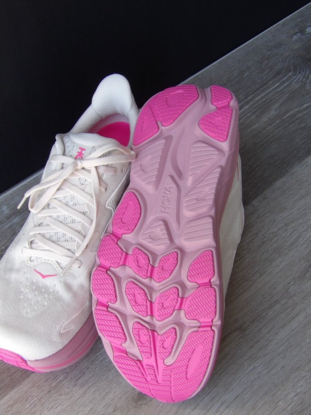 Hoka Pink One Clifton 10 running shoes - Picture 2 of 4